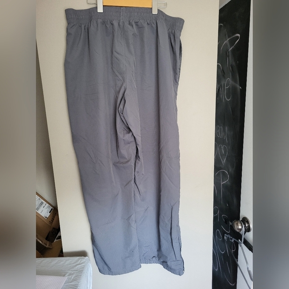 Under Armour Gray Lightweight Joggers, Size 36. - Picture 2 of 6